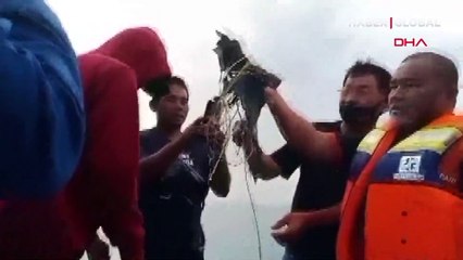 Endonezya'da kaybolan uçağın denize düştüğü açıklandı