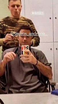 Άρης Αργυρόπουλος: Ο γιος της Μπακοδήμου κουρεύεται στο στρατό και το video έγινε viral!