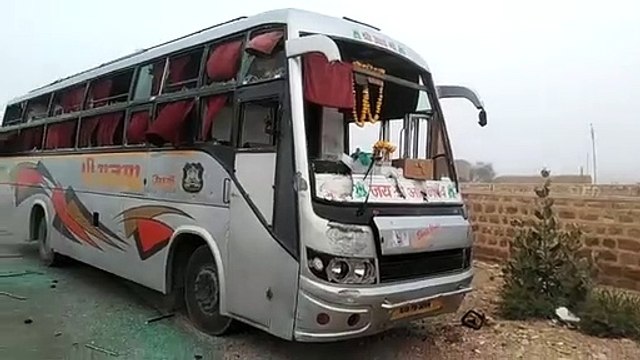 Video: बस में की तोडफ़ोड़, हुई तनाव की स्थिति