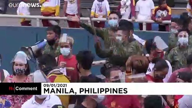 شاهد: مئات آلاف الفلبينيين يتوجهون إلى كنيسة في مانيلا بحثا عن معجزات تمثال الناصري الأسود