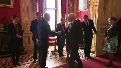 Isabel II vacinada contra a Covid-19