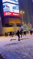 Vidéo de batailles de boules de neige à Madrid où l'Espagne enregistre des records de chute de neige