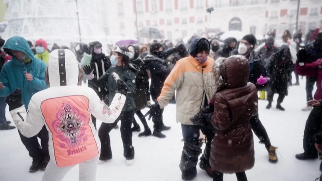 Snowball fights and spontaneous dances take over Madrid amid historic snow