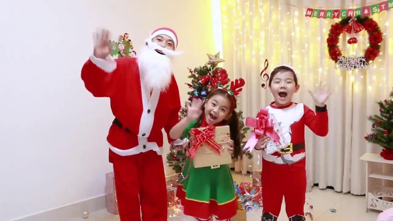Sammy and Annie Pretend Play Christmas Gifts Story and Preparing for Santa Claus