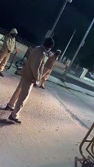 पैदल गश्त पर थानाधिकारी, चौराहों पर जवान