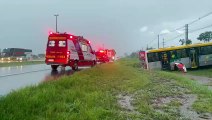 Ônibus cai em ribanceira no DF e deixa seis pessoas feridas