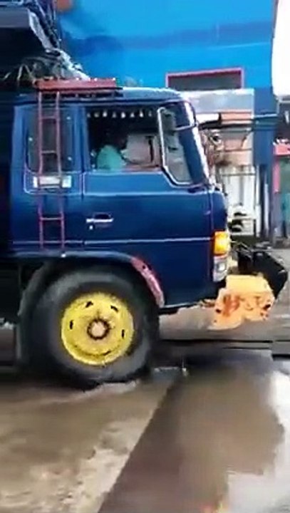 Musibah Kecelakaan mobil truck diPelabuhan  Trisakti BJM.