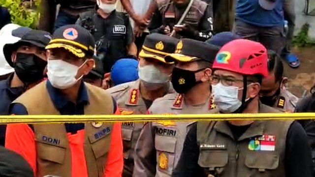 Kepala BNPB Tinjau Lokasi Tanah Longsor di Sumedang