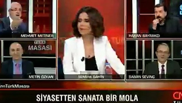 Mehmet Metiner ve Hakan Bayrakçı'nın 'Veda Busesi'ni söylediği anlar gündem oldu