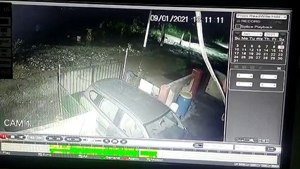 पेट्रोल छिड़कर कार को किया आग के हवाले