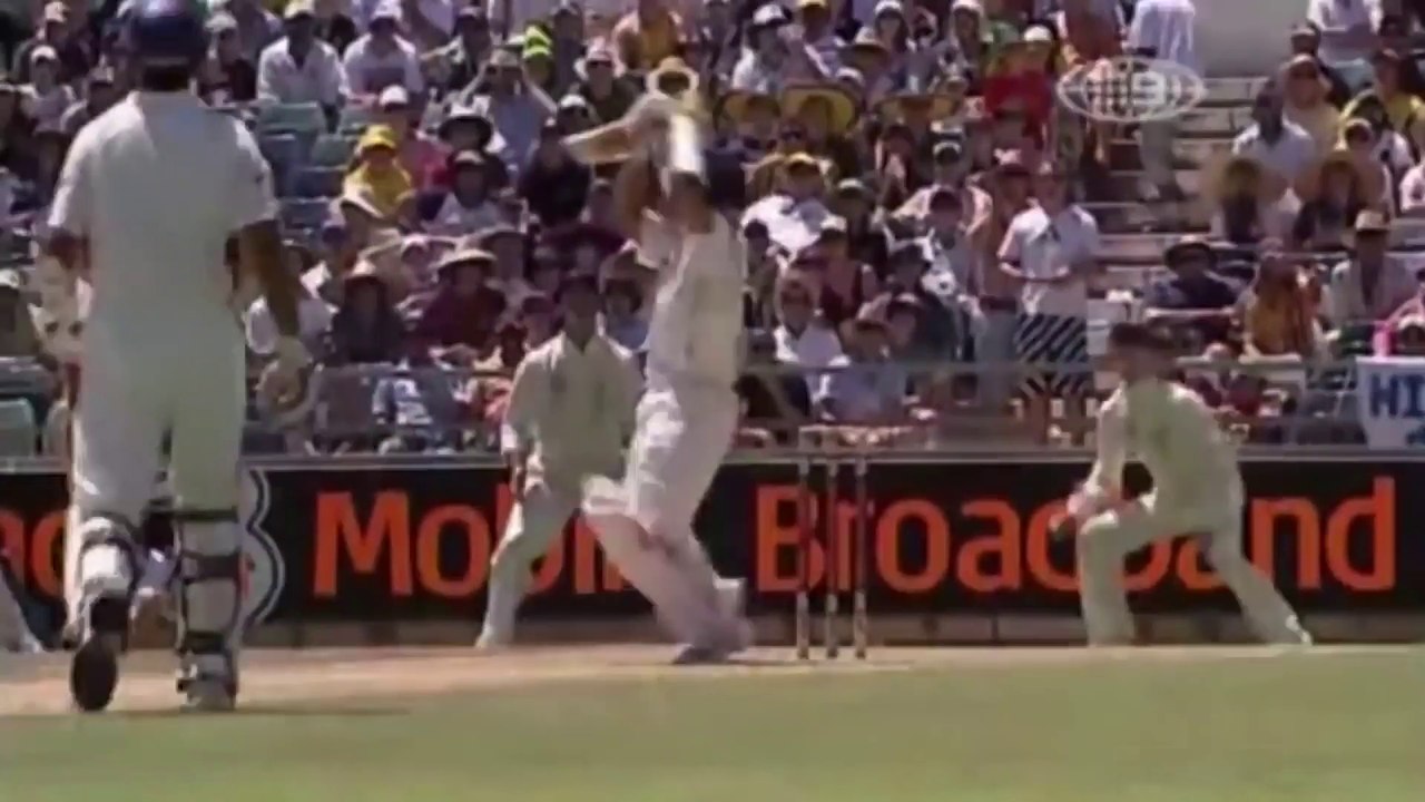 क्रिकेट के 10 सबसे इन्नोवेटिव और मजेदार शॉट्स.TOP 10 Craziest shots in cricket