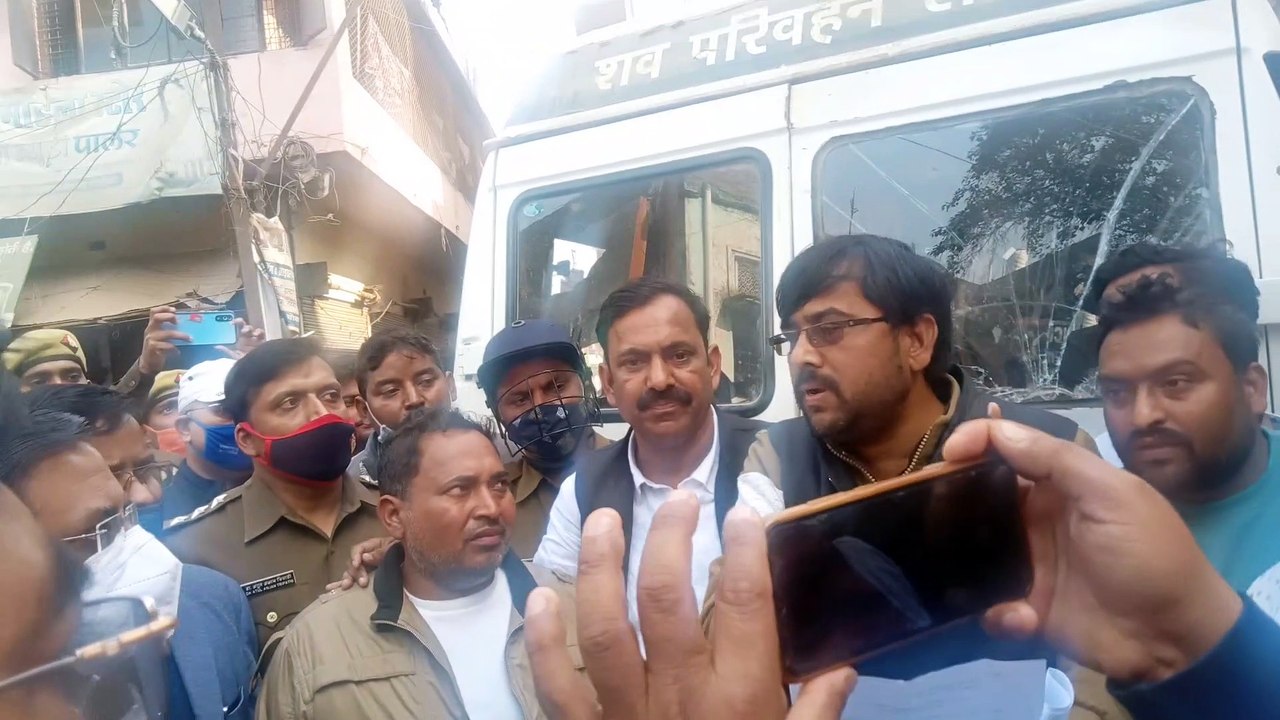 लूट के बाद व्यापारी की हत्या से गुस्साए व्यापारियों ने आज बाजार बंद रखा