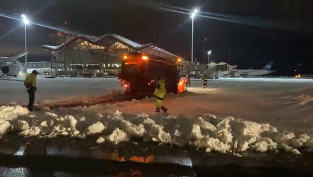 La UME trabaja de emergencia en el Aeropuerto Adolfo Suárez Madrid-Barajas
