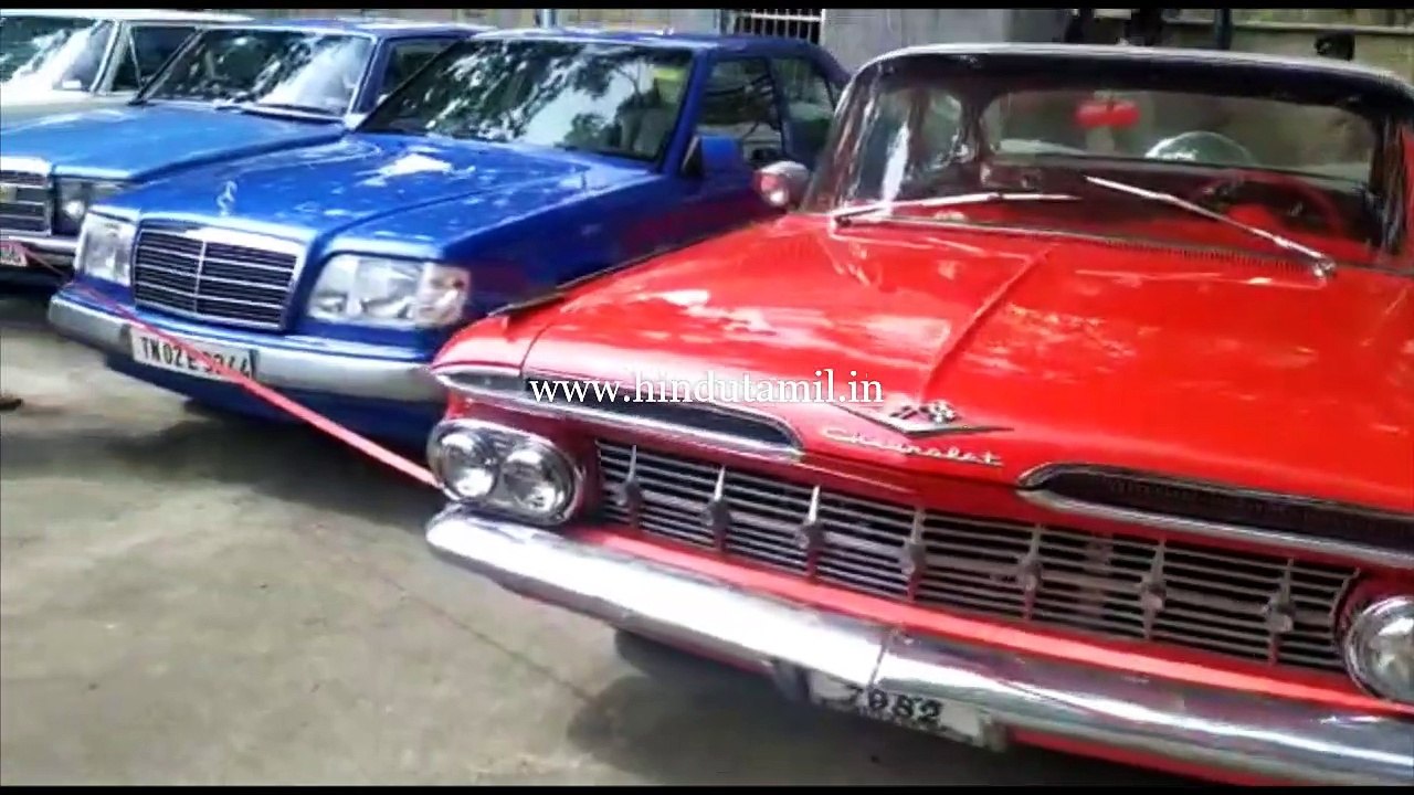 பழமை வாய்ந்த ஹெரிடேஜ் கார்கள் கண்காட்சி:  பொதுமக்கள் கண்டு  ரசித்து செல்ஃபி எடுத்துக்கொண்டனர்