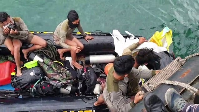 تحديد موقع الصندوقين الأسودين للطائرة الأندونيسية غداة تحطمها قبالة جاكرتا