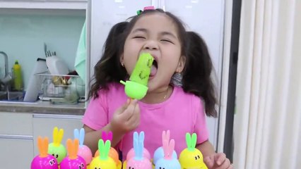 Annie Pretend Play Making Fruit Ice Cream