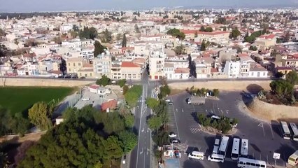 العالم يشدد القيود مع زيادة تفشي كوفيد-19