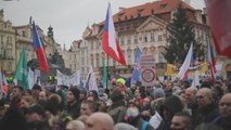 Protesta en Praga contra medidas anti covid mientras aumentan los contagios