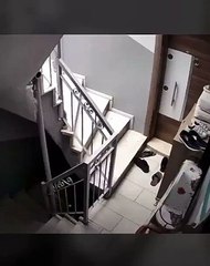 Ankara'da yaşanan deprem güvenlik kamerasında böyle görüntülendi