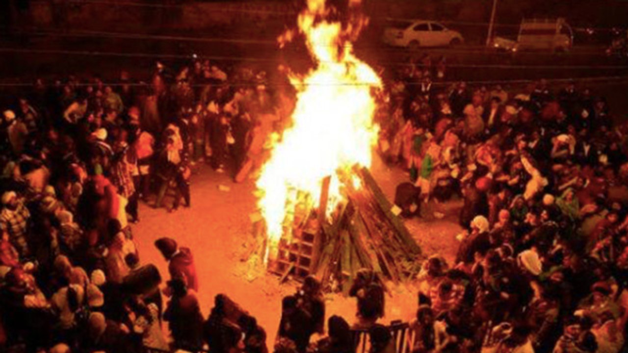 Lohri 2021 : जानिए लोहड़ी के बारे में खास बातें, इसके महत्व और परंपराओं के बारे में ।  Boldsky