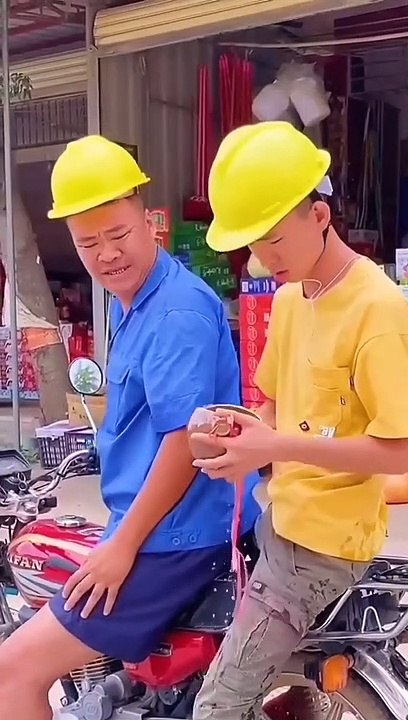Two guys make funny