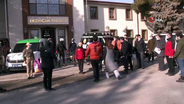 - Sokak hayvanları için yem ve mama bırakıldı
