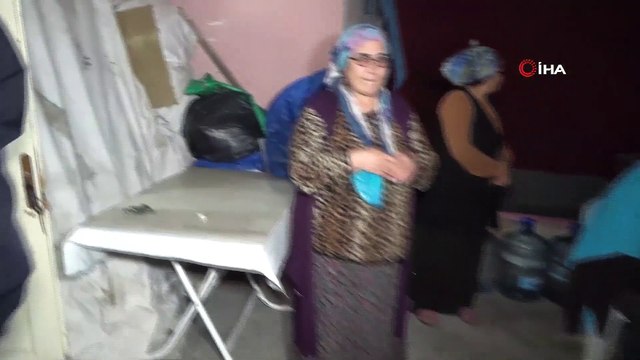 Depremde Bir Evin Duvarları Çatladı, Yaşlı Adam O Anları Anlattı: Baktım Sallanıyor Dışarı Çıktım