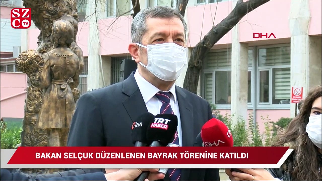 Bakan Selçuk, Bakanlık binasında düzenlenen bayrak törenine katıldı
