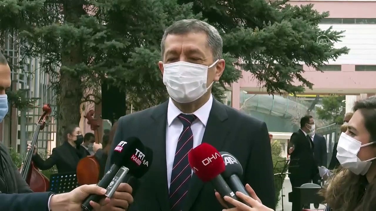 Bakan Selçuk çağrıda bulunmuştu! 81 ilde bayrak töreni yapıldı