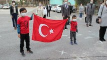 On binlerce okulda İstiklal Marşı okundu
