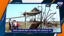 Odisha Farmer makes waterwheel using bamboo and plastic bottles for irrigation