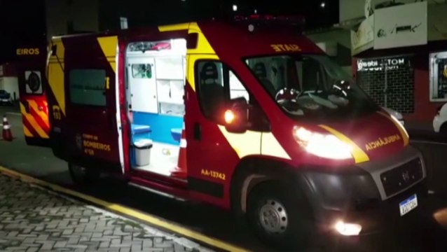 Idosa de 82 anos fica ferida ao cair em banheiro de residência, no Centro