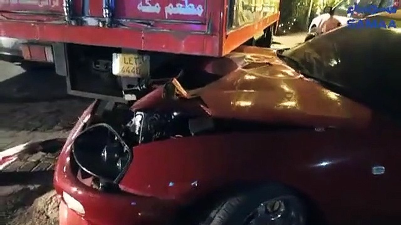 Shoaib_Malik_Accident_sports_car_into_truck_in_Lahore|_Car_Crash(360p)