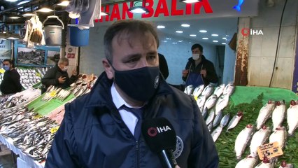 İstanbul’da balık tezgahlarında hamsi boylarına denetim