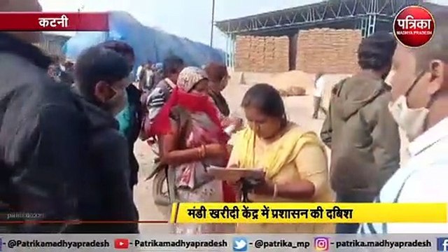 कृषि उपज मंडी में क्विंटलों से पड़ा है धान, पर किसानों का पता नहीं