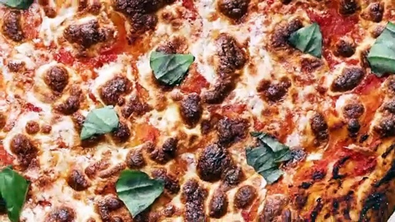 How to Make The Best Homemade Pizza You'll Ever Eat