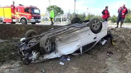 - Aynı yöne seyir halindeki kamyonet ile otomobil çarpıştı: 1 yaralı-