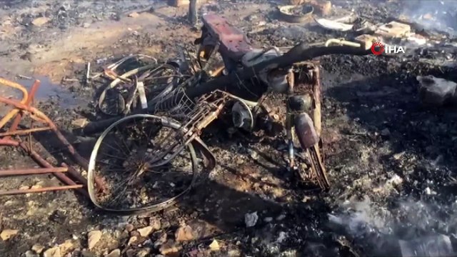 - Karaçi'deki gecekondu mahallesinde yangın 50 gecekondu alev alev yandı