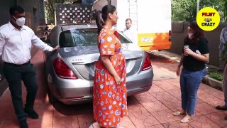 Kareena Kapoor Irritating to Stand Long Time with Huge Baby Bump - Back to Shoot her Radio Show