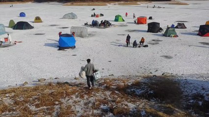 겨울 축제 취소하니...얼음 언 곳 어디든 구름인파 / YTN