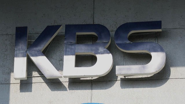 KBS PD, 결혼 숨기고 여성에 접근 의혹...회사, 감사 착수 / YTN