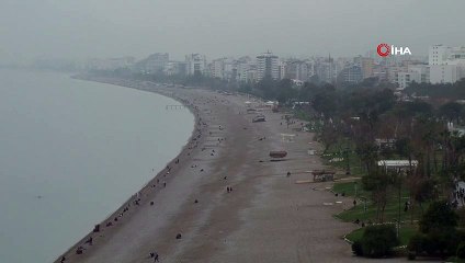 Hafta sonu kısıtlaması sonrası dünyaca ünlü sahile akın ettiler