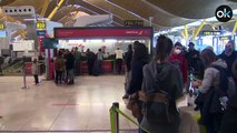 Los aeropuertos españoles recuperan lentamente la normalidad pendientes del hielo y la ola de frio