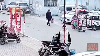 Dili direğe yapıştı | Video