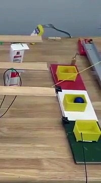 Une réaction en chaine ratée d’une machine de Rube Goldberg ?