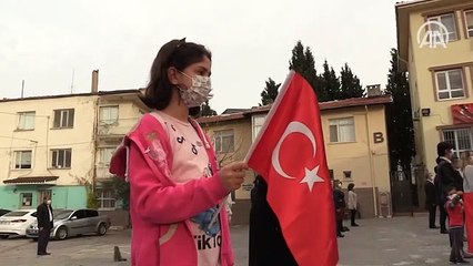 Okulların bahçesinde İstiklal Marşı okundu