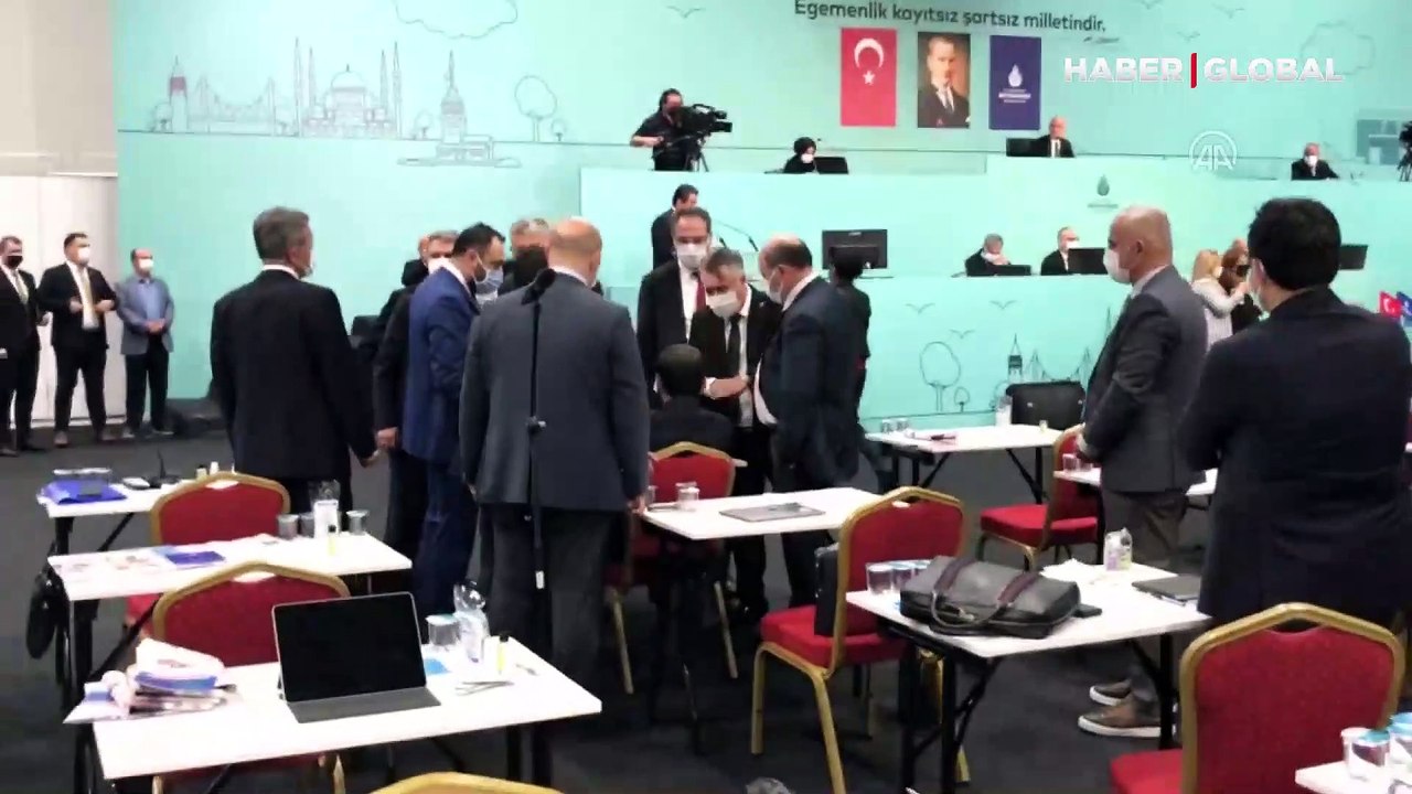İBB Meclisinde "Halk Ekmek" tartışması! CHP'li üyeler salonu terk etti