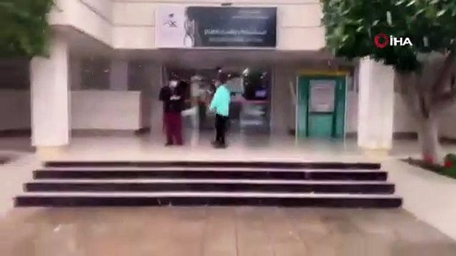 Çöl ikliminin hüküm sürdüğü Suudi Arabistan'da kar yağdı