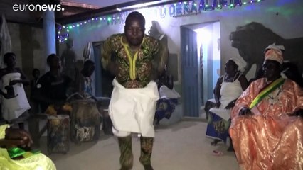 Benín celebra su fiesta vudú bajo restricciones, un oráculo les había predicho la pandemia