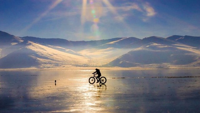 Çıldır Gölü dört mevsim rengarenk